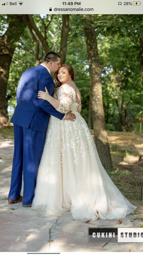 Plus Size Wedding Photography, Plus Size Bride Photography, Plus Size Groom, Plus Size Wedding Dress, Wedding Portrait Poses, Plus Size Brides, Wedding Pose, Be Joyful, Plus Size Bride