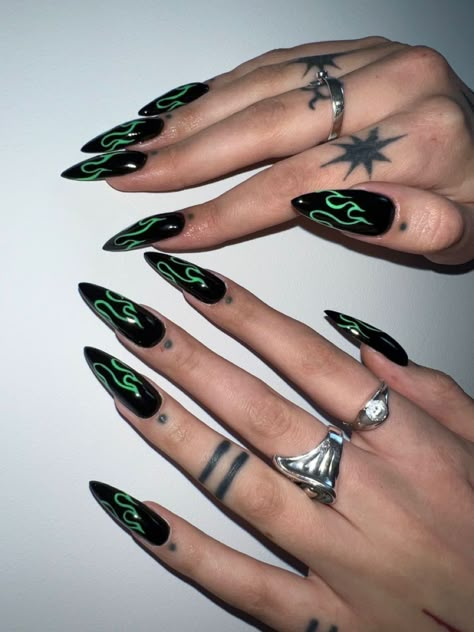 Warning: These nail art ideas may cause extreme jealousy and an overwhelming desire to promptly schedule your next appointment at the salon! So, if you’re not prepared to have the most enviable nails in town, it may be best to turn back now. . ..  . Black Nails Edgy, Metalcore Nails, Edgy Green Nails, Rock Concert Nails Ideas, Goth Green Nails, Black With Green Nails, Rock Style Nails, Grunge Green Nails, Nails For Rock Concert