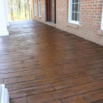 Top 23 Stamped Concrete Designs Wood Stamped Concrete, Concrete Patterns, Stamped Concrete Patterns, Concrete Patio Ideas, Diy Concrete Patio, Concrete Stain Patio, Diy Driveway, Concrete Stain, Cement Patio