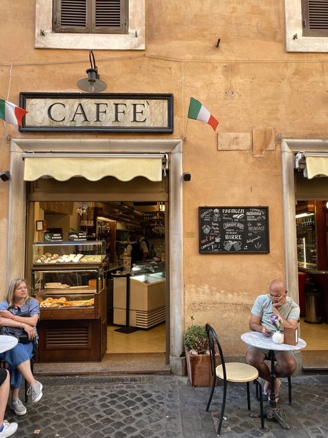 Rome Coffee Shops, Italian Coffee Shop Aesthetic, Italian Bakery Aesthetic, Italian Coffee Aesthetic, Italian Cafe Design, Italy Coffee Shop, Italian Cafe Aesthetic, Rome Cafe, Italian Coffee Bar