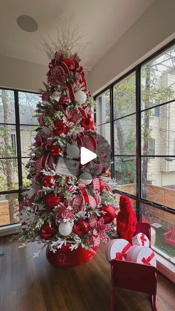 Liliana Jaimes| Holiday decor on Instagram: "look at me! Getting all the Christmas feels. Join me to decorate  this amazing  tree🎄  Christmas tree decorating services 🎄Book now!  Oct 15 to Dec 15 2024 season   Link in Bio   Video creds @marianjaimes.mp4   #christmas2024 #getinspired #houston #christmastreedecorating #christmastree #katytx #houstondecorator #houstonchristmas #riveroaks #lilijaimesxmastrees #lilijaimesdecor #christmas2024 #decorator #customdesign #navidad2024 #homedepot #homedepottrees #homedepotchrismastree #viral" Christmas Tree In Red And White, Red Snd White Christmas Tree, Red And White Poinsettia Christmas Tree, Green Christmas Tree With Red And White Decorations, Where To Put My Christmas Tree, Christmas Tree Ideas Candy Cane, Santa Christmas Tree Ideas, Raz Christmas 2024, Red White Christmas Tree Ideas