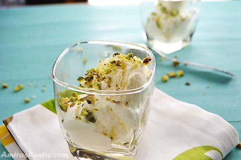 Lebanese Desserts, Citrus Desserts, Pistachio Gelato, Lime Sorbet, Arabic Dessert, Easy Easter Desserts, Arabic Sweets, Lebanese Recipes, Ice Cream Bowl