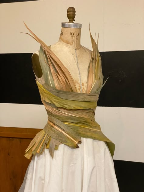 Earth Fashion Inspiration, Nature And Fashion, Non Textile Garments, Mannequin Costume, Fashion Display Ideas, Hadestown Persephone, Garbage Dress, Trashion Show Recycled Fashion, Cardboard Fashion