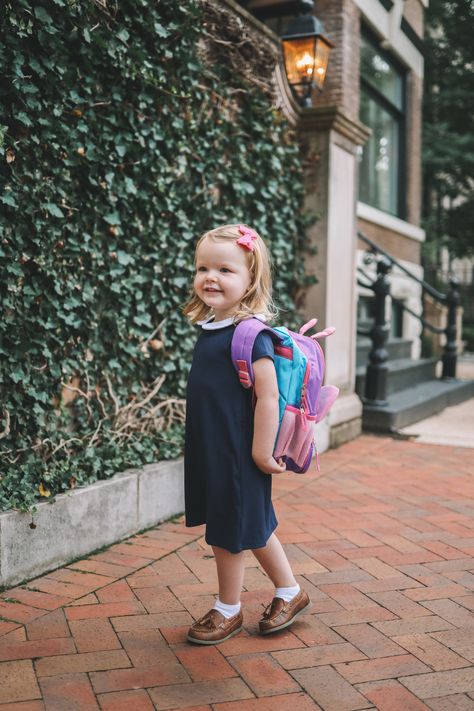 School Outfit Uniform, Consumer Board, Preschool Photography, Toddler School Uniforms, Stylish Children, Preschool First Day, Butterfly Backpack, Kelly In The City, Pan Collar Dress