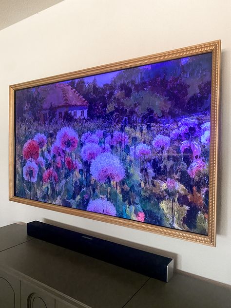 How to Build a TV Frame - Build It Thrifty Tv That Looks Like A Painting, Frame Around Tv, Married Couples Bedroom, Picture Frame Tv, Mode Abayas, Frame Tvs, Stripping Paint, Awesome Crafts, Tv Streaming