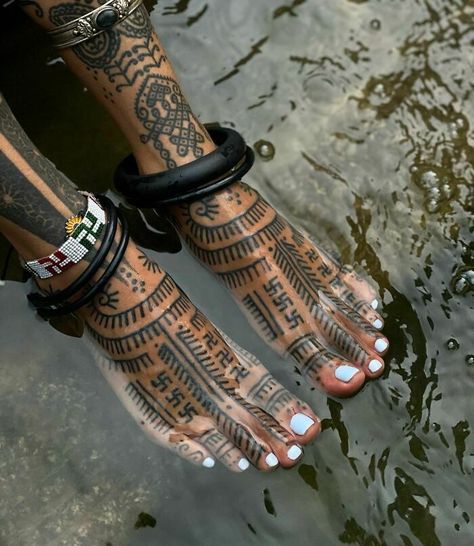 Feet Tattoo Ideas, Mandala Foot Tattoo, Nepal Tattoo, Ornamental Tattoos, Berber Tattoo, Wörter Tattoos, Mandala Hand Tattoos, Tattoo Uk, Forever Tattoo