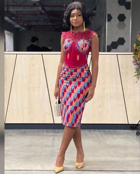 Styles For Traditional Marriage, Kente Dress Styles, Kente Fashion, Lace Dress Classy, Classy Short Dresses, Fancy Short Dresses, Stylish Naija, Kente Dress, African Prom Dresses