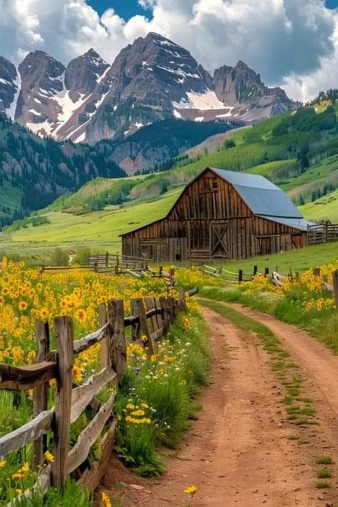 Old Barns Rustic, Barn Wallpaper, Cow Barn, Abstract Watercolors, Mountain Scenes, Hybrid Animals, Barn Photography, Farm Photos, Barn Pictures