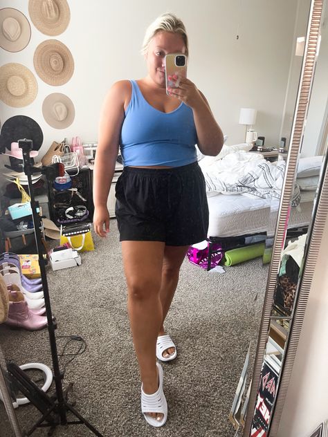 Athletic Outfits Plus Size, Plus Size Athleisure Outfits Summer, Sporty Outfits Plus Size, Athletic Outfit Summer, Sporty Outfits Summer, Summer Athletic Outfits, Errands Outfit Summer, Athletic Summer Outfits, Plus Size Athleisure Outfits