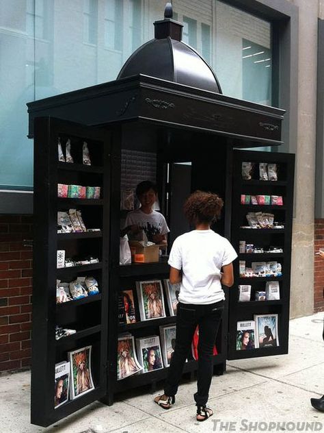 Newsstand Design, Book Kiosk Design Ideas, News Stand, Pop Up Kiosk, Atelier Design, Mini Cafe, Food Kiosk, Futurism, Kiosk Design