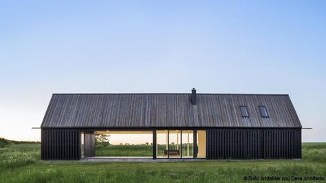 Nordic Houses, Swedish Summer House, Black Houses, Sweden House, Modern Barn House, Casa Container, Casa Exterior, Modern Barn, Cabin Design