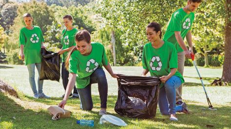 How to organize a neighborhood cleanup. Eco Home Sustainable Living, Sustainable Living Diy, Street Trash, Scrub Style, Environmental Activist, Pick Up Trash, Industrial Photography, Clean Environment, Green Cleaning