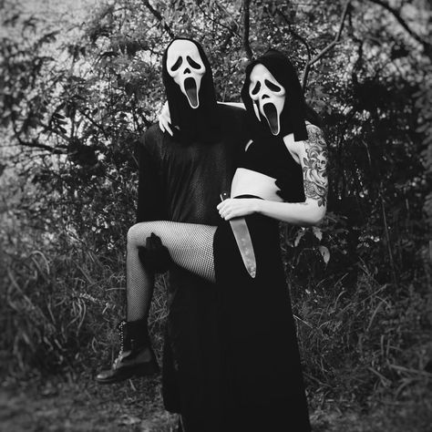 Ghost Face Couples Photoshoot, Scream Mask Couple Photoshoot, Ghost Face Photoshoot Couple, Ghost Face Couple Photoshoot, Ghost Face Couple Photos, Scream Mask Couple, Ghost Face Photoshoot, Scream Couple, Ghostface Photoshoot