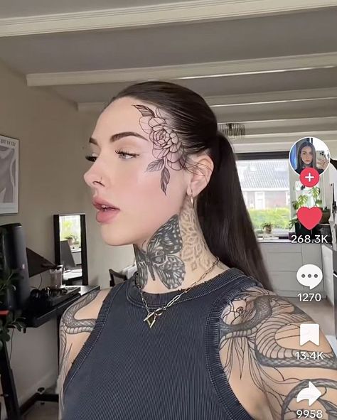 Tattooed Black Women, Drip Girl, Heavily Tattooed, Face Tats, Jack Martin, Grey Hair Transformation, Tattooed Girls, Tattoo Girls, Natural Gray Hair