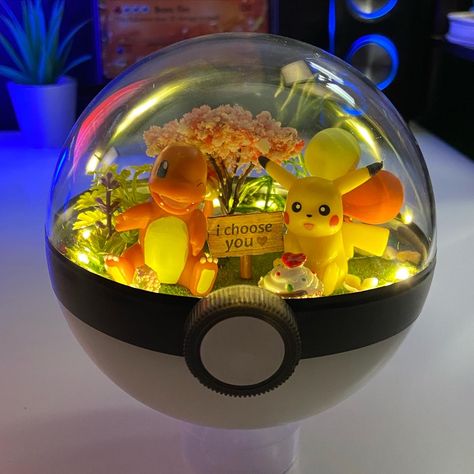 Pokemon Care Package, Pokemon Boyfriend Gifts, Pokemon Wedding Ideas, Pokeball Gift, Pokemon Gift Ideas, Diy Pokemon Crafts, Pokemon Christmas Gifts, Pokemon Light, Pokemon Terrarium