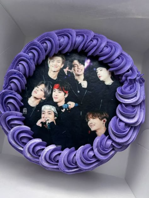 Bts Birthday Cake, Bts Birthday, Bts Cake, Bts Bomb, Picnic Birthday, Bts Birthdays, Creative Birthday Cakes, Dream Cake, Pretty Birthday Cakes