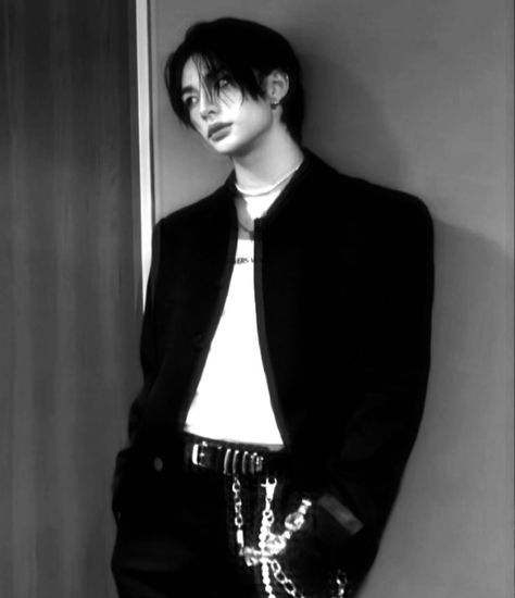 HYUNJIN ICON DARK Hwang Hyunjin Dark Aesthetic, Hyunjin Black Icons, Hyunjin Black Aesthetic, Hyunjin Dark Aesthetic, Hyunjin Dark Icons, Kpop Dark Icons, Hyunjin Black, Hyunjin Dark, Hyunjin Aesthetic