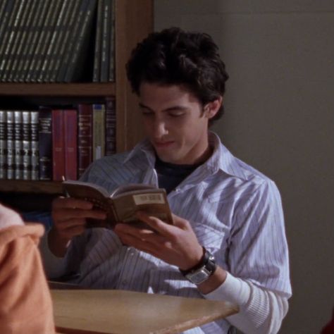 2.19 Jess Mariano Gifs, Jess Reading, Team Jess, Gilmore Girls Jess, Gilmore Guys, Rory And Jess, Adam Brody, Team Logan, Jess Mariano