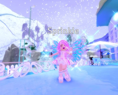 🎂Swirly Cake Outfit🎂  Royale High outfit idea for a formal day at school ;D Old Royale High 2018, Old Royale High, Royle High, Roblox Christmas, Royale Outfits, Royale High Outfits, Cake Outfit, High Clothes, Games Roblox