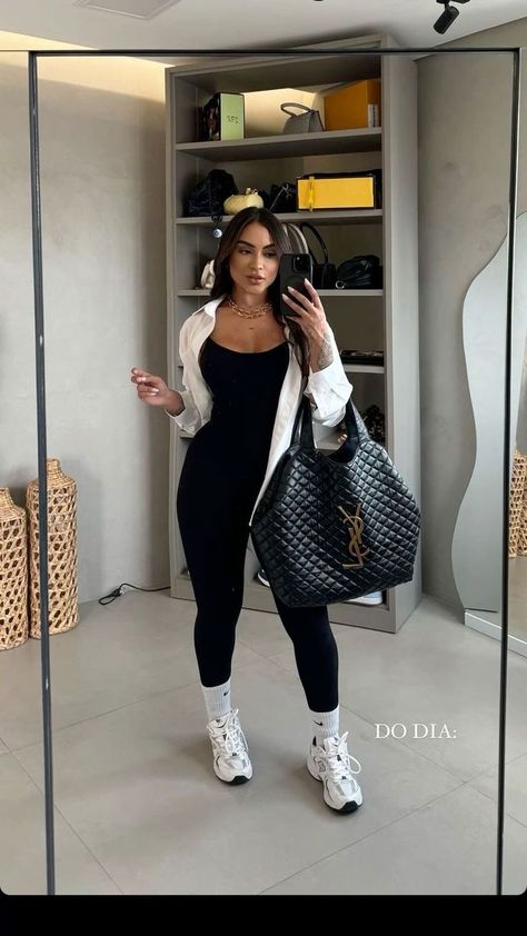 Comfy Legging Outfits Summer, Spring Nyc Outfit Street Styles, Leggings Airport Outfit, Summer Leggings Outfits Casual, Summer Casual Outfits For Women 2024, Dressy Outfits With Sneakers, Grown Woman Outfits Summer, 60 Degree Weather Outfit Spring, May Outfit Ideas