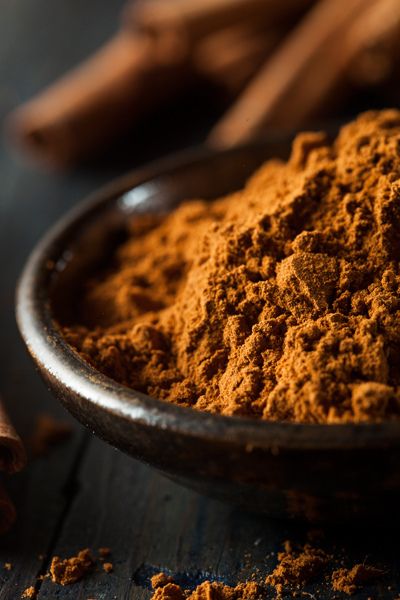 Spices Photography, Ceylon Cinnamon, Food Photography Inspiration, Cinnamon Powder, Cinnamon Spice, Spices And Herbs, Ground Cinnamon, Food Styling, Food Photo