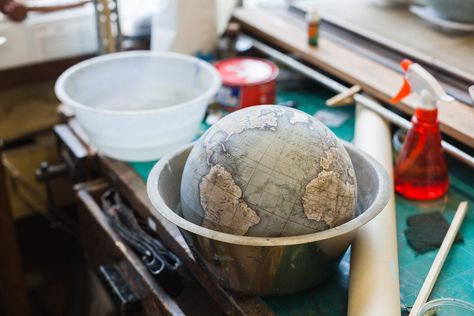 The Small London Company That Makes the World's Most Beautiful Globes - Atlas Obscura Floor Globe, Desk Globe, Strange Facts, Globe Art, World Globes, A Globe, Mini Desk, Map Globe, Presents For Him