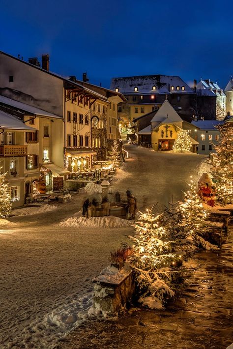 Switzerland Village Aesthetic, Switzerland During Christmas, Christmas In Switzerland Aesthetic, Switzerland In Christmas, Switzerland At Christmas, Switzerland Christmas Aesthetic, Switzerland Village, Christmas In Switzerland, Christmas Mountains