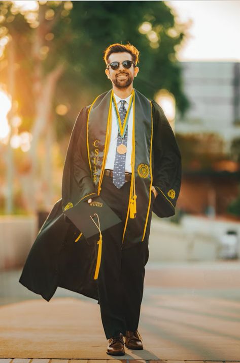 Graduation Photoshoot For Men, Men’s Grad Photos, Graduation Pictures For Guys, Graduation Photos Men, Graduation Pictures For Boys, Male Graduation Pictures, Male Graduation, Graduation Pose, Grad Poses