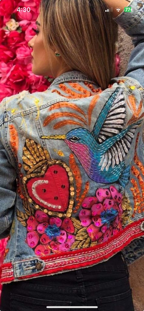 Decorated Denim Jackets, Decorated Jacket, Jean Jacket And Jeans, Festival Jackets, Sewing Artwork, Quilted Denim Jacket, Diy Tie Dye Designs, Upcycled Denim Jacket, Quilted Denim