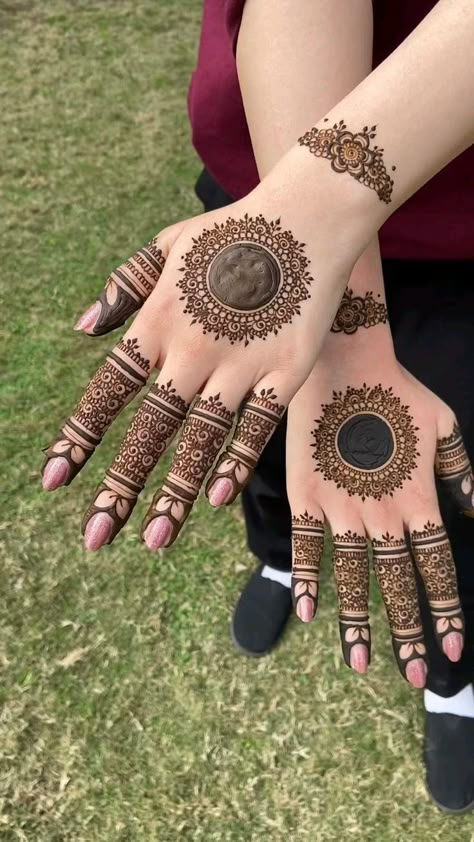 Beautiful Henna Design, Mehndi Designs Flowers, Tattoo Pheonix, Mehndi Designs Flower, Mehedi Degins, Summer Henna Designs, Henna Finger Designs, Henna Design Hand, Mehndi Flowers