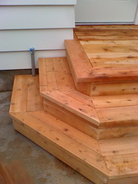 Round Deck Stairs, Octagon Deck Steps, Wood Stairs Outdoor, Wooden Front Steps, Front Door Steps Ideas, Wood Deck Steps, Corner Steps, Patio Stairs, Step Ideas