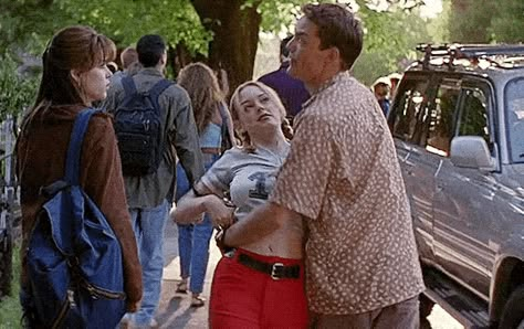 Scream Stu And Tatum, Stu Macher And Tatum Riley Icons, Stu Macher And Tatum Riley, Tatum And Sidney Scream, Scream 1996 Tatum And Stu, Stu And Tatum, Stu Macher Icon Gif, Tatum Scream, Scream Characters 1996