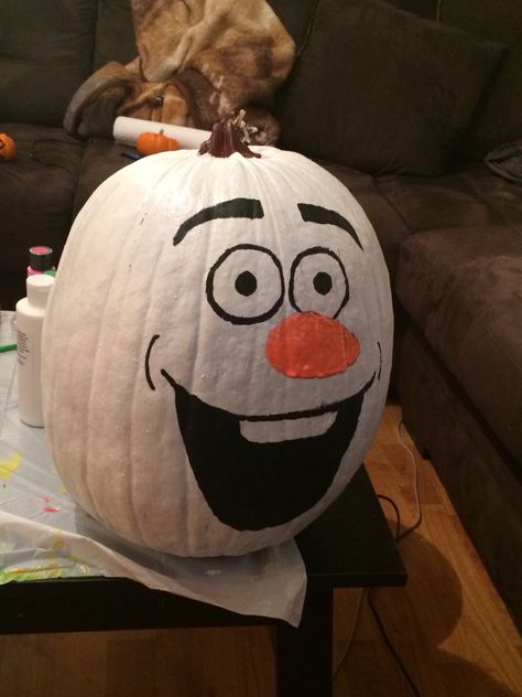 Olaf painted pumpkin! Olaf Painted Pumpkin, Cute Pumpkin Contest Ideas, Olaf Pumpkin Painting, Painted Pumpkins Characters, Painted Pumpkin Disney, Olaf Pumpkin Carving, Pumpkin Painting Ideas Funny, Disney Pumpkin Painting Ideas, Pumkin Designs