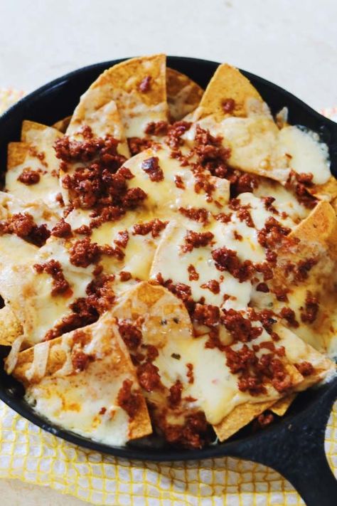 These chorizo nachos are so delicious! Whether you serve them as an appetizer, snack or dinner, they deliver! Packed with tons of cheese, chorizo, and tasty colorful toppings, and baked until bubbling and delicious - it’s no surprise that everyone loves them! #appetizer #snack #tailgate #partyfood #nachos #chorizo #cheese #ovenbaked #mexicanrecipe Baked Nachos, Cheesy Nachos, Nachos Recipe Easy, Baked Cheese, Nachos Recipe, Quick Healthy Meals, Onion Recipes, Breakfast Dishes, So Delicious