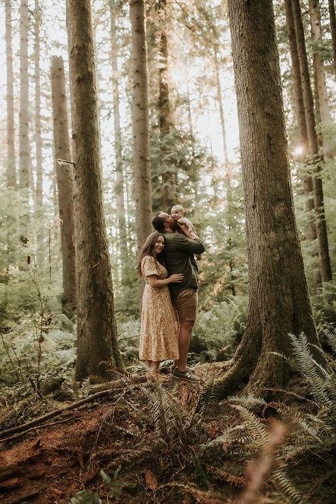 Forest Family Pictures, Woodland Family Photos, Redwoods Family Photos, Enchanted Forest Family Photoshoot, Family Photos Woods, Forrest Family Photos, Woodsy Family Photoshoot, Family Photos In Woods, Winter Forest Family Photos