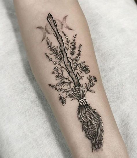 Tattoo Ideas Witchy, Witches Broom Tattoo, Witch Broom Tattoo, Broomstick Tattoo, Tattoo Spells, Broom Tattoo, Celtic Turtle, Dice Tattoos, Witch Tattoos