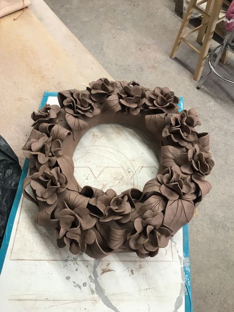 Pottery Wreaths, Pottery Wreath, Ceramic Wreath, Clay Wreath, Painted Mirror Art, 3d Relief Art, Diy Plaster, Diy Air Dry Clay, Clay Wall Art