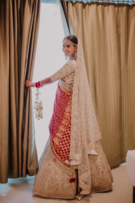 Beachside Wedding With The Bride In A Pastel Lehenga & Bandhani Dupatta White Bridal Lehenga, Pastel Lehenga, Latest Bridal Lehenga, Beachside Wedding, Wedding Lehenga Designs, Indian Bride Outfits, Bridal Lehenga Collection, Bridal Lehenga Red, Red Lehenga