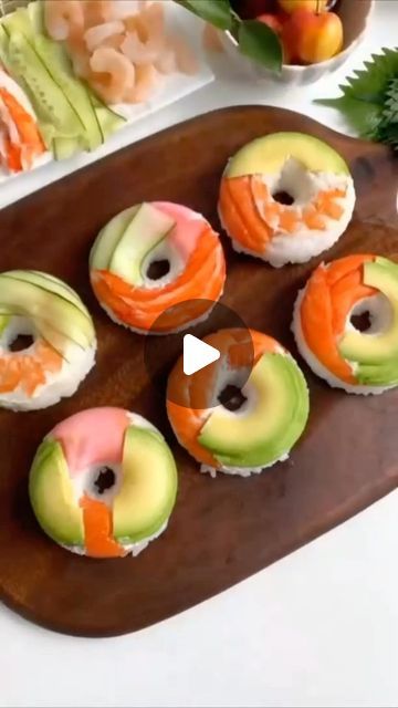 EASY PEASY LEMON SQUEEZE on Instagram: "🥨 APPETISSELE JOURNAL🥨 ⭐️ TASTY COLLECTION ⭐️ 🥑 BEST IN FAST AND EASY… Follow @appetiselle for more ! • • #recipes #cooking #food #instafood #instarecipe #tasty #chefrecipe #breakfast #lunch #dinner #menu #reels" Making Sushi At Home, Sushi Recipes Homemade, Making Sushi, Sushi Cake, Healthy Hacks, Make Sushi, Sushi Making, Sushi At Home, Decorações Com Comidas