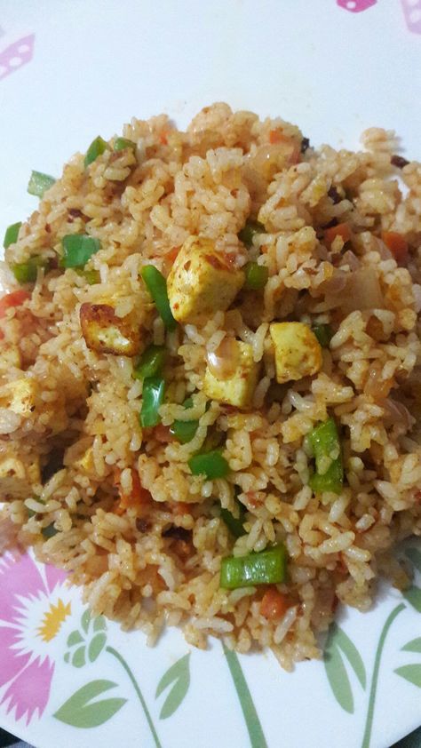 Schezwan paneer fried rice Fried Rice Snap, Schezwan Paneer, Paneer Fried Rice, Paneer Rice, Foodie Pics, Recipes Snacks, Quick Recipes Snacks, Yummy Comfort Food, Food Snapchat