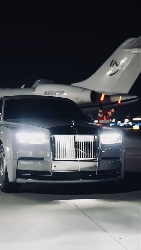 Jet Privé, Billionaire Lifestyle Luxury Living, Luxury Cars Rolls Royce, Lux Cars, Rolls Royce Phantom, Luxury Lifestyle Dreams, Super Luxury Cars, Fancy Cars, Classy Cars