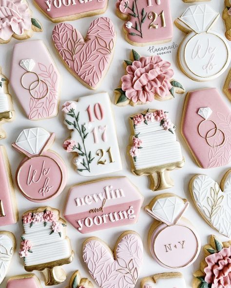 Bridal Shower Fondant Cookies, Floral Bridal Cookies, Engagement Cookies Ideas, Wedding Decorated Cookies, Anniversary Sugar Cookies, Engagement Party Cookies, Bachelorette Party Cookies, Wedding Cookies Decorated, Birthday Sugar Cookies