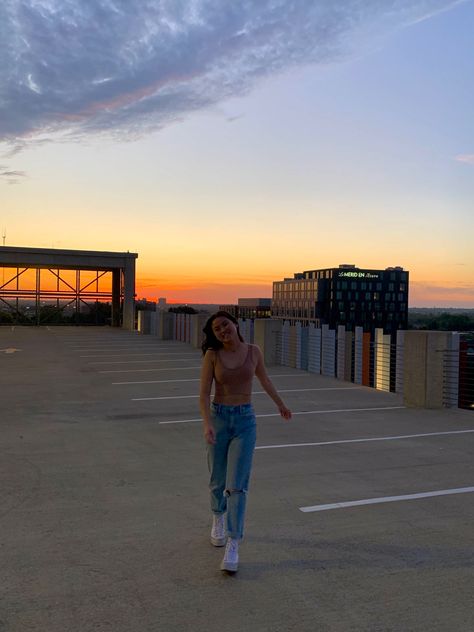 Sunset Garage Photoshoot, Sunset Rooftop Photoshoot, Parking Garage Rooftop Photoshoot, Aesthetic Walking, Sunset Photoshoot Ideas, Natural Sunset, Sunrise Pics, Parking Garage Photoshoot, Candid Pics