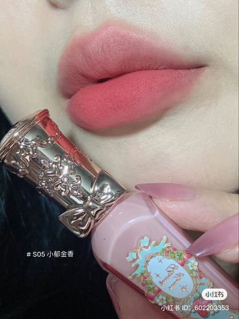 Strawberry Milk Makeup, Blush Makeup Aesthetic, Flower Knows Strawberry Rococo, Flower Knows Makeup, Strawberry Rococo, Korea Shopping, Rococo Era, Collection Makeup, Future Gadgets