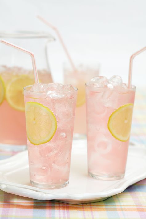 drink | homemade pink lemonade Pink Lemonade Cheesecake, Pink Lemonade Recipe, Pink Lemonade Frosting, Pink Lemonade Pie, Pink Lemonade Cookies, Pink Lemonade Vodka, Pink Lemonade Cake, Easy Lemonade Recipe, Pink Lemonade Recipes