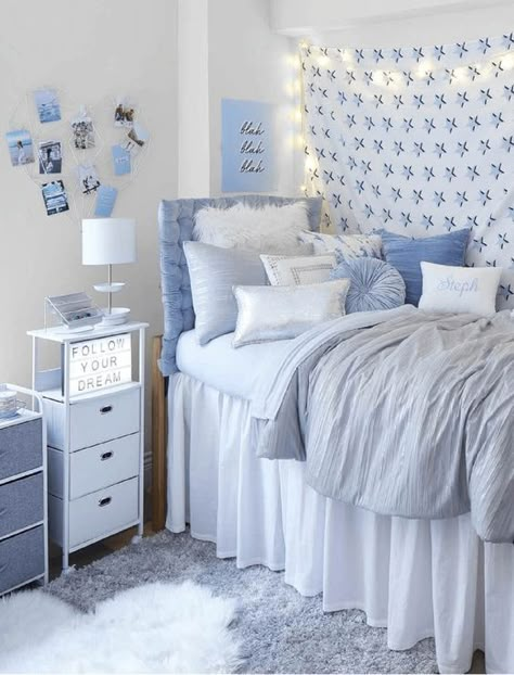 College Bedroom Decor, Blue Dorm, Blue Room Decor, Dream Dorm Room, Dorm Room Styles, Dorm Inspiration, Cool Dorm Rooms, College Dorm Room Decor, Dorm Room Designs