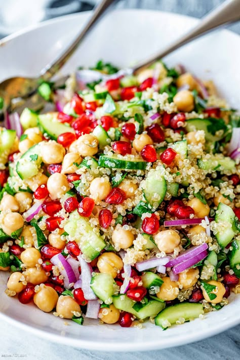 Chickpea Quinoa Salad Recipe - #chickpea #quinoa #salad #recipe #eatwell101 - This chickpea quinoa salad is quick, healthy, and perfect to make ahead! - #recipe by #eatwell101® Quinoa Chickpea Salad, Chickpea Quinoa, Salad Quinoa, Pomegranate Recipes, Chickpea Salad Recipes, Resep Salad, Grape Salad, Shop Inspiration, Quinoa Healthy