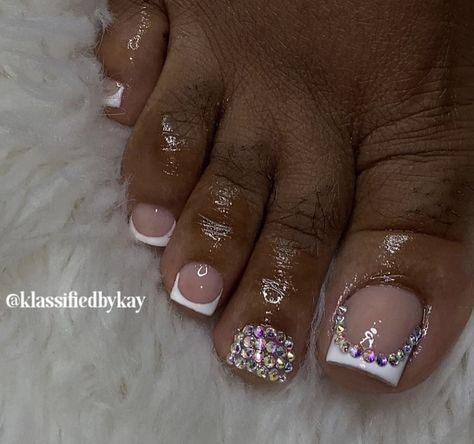 Jewels On Toenails, Toenail Art Designs With Rhinestones, French Tip Toenails With Rhinestones, Pedicures With Rhinestones, Bling Pedicure Rhinestones, French Tip Toe Nails With Rhinestones, French Tip Pedicure With Rhinestones, White French Tip Toes With Rhinestones, Rhinestone French Tip Toes