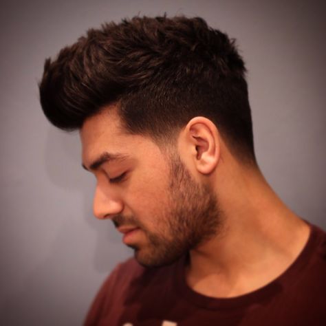 Low 0.5 with messy quiff Messy Quiff Hairstyles Men, Mens Hairstyles Quiff, Messy Quiff, Quiff Hairstyles Men, Groom Hair Styles, Hairstyle Fade, Haircut Names For Men, Hair Cut Guide, Mohawk Hairstyles Men