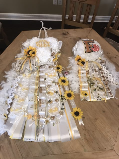 Sunflower Mums For Homecoming, Flower Mums Homecoming, Spirit Overalls, Diy Garter, Unique Homecoming Mums, Homecoming 2022, Hoco Mums, Senior Hoco, Party Nibbles